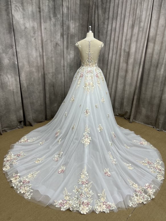 デザイン変更可能】　Aライン　Vネック　ノースリーブ　刺繍　ウェディングドレス　前撮り　演奏会