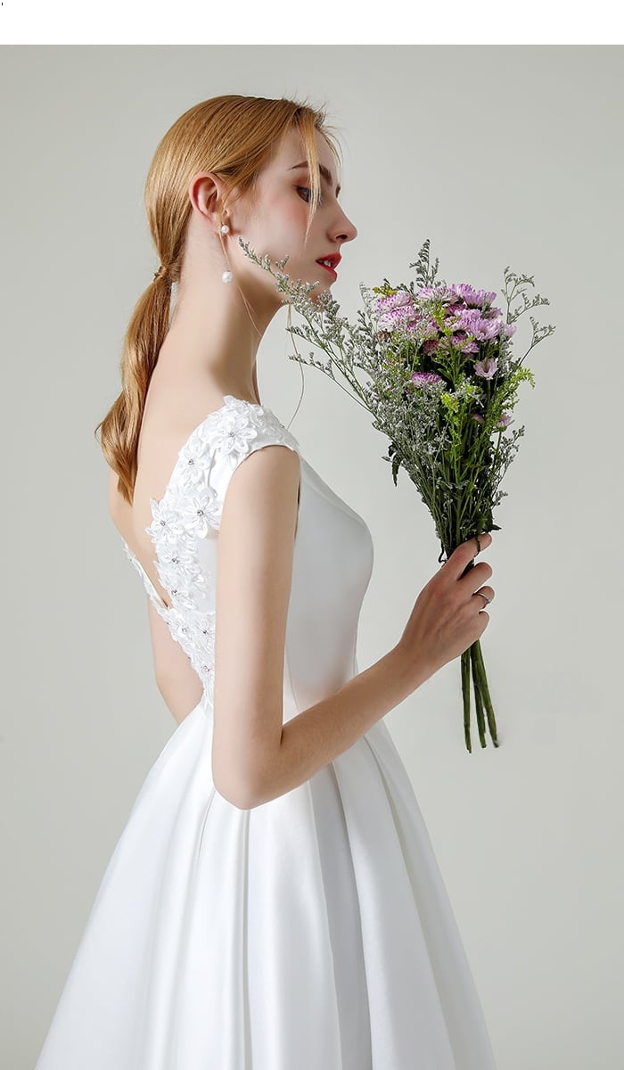 サテンAラインドレス