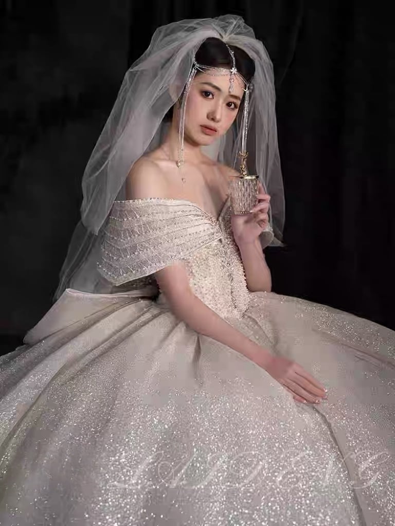 ウェディングドレス オフショルダー クラシック プリンセスライン ロングトレーン キラキラ 花嫁ドレス 挙式 前撮り 豪華 動画あり
