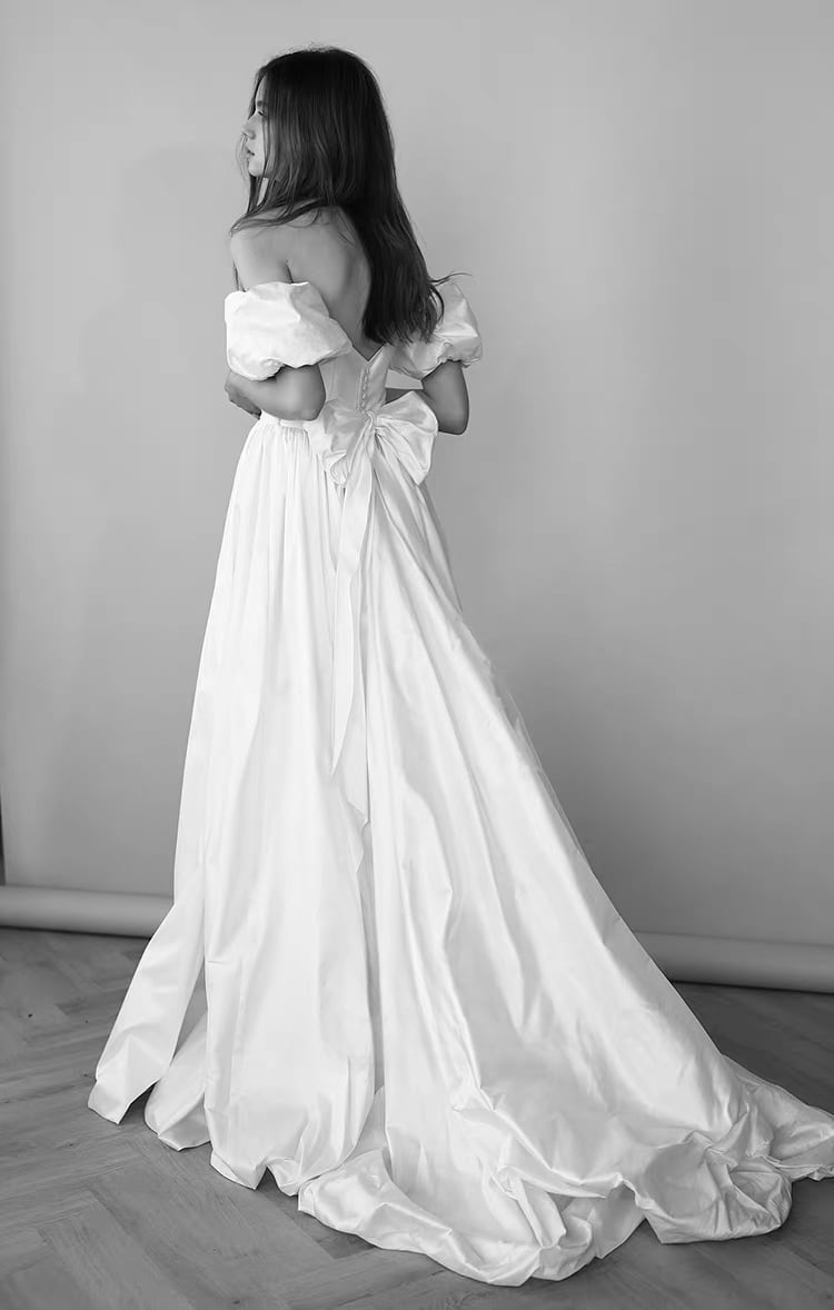 ウエディングドレス オフショルダー パフスリーブ Aライン ナチュラル 花嫁 前撮り 二次会