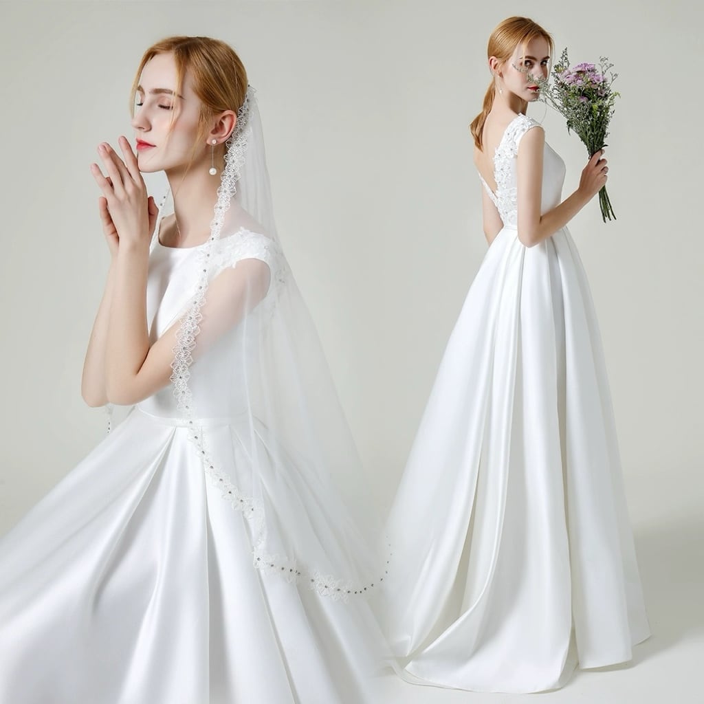 サテンAラインドレス