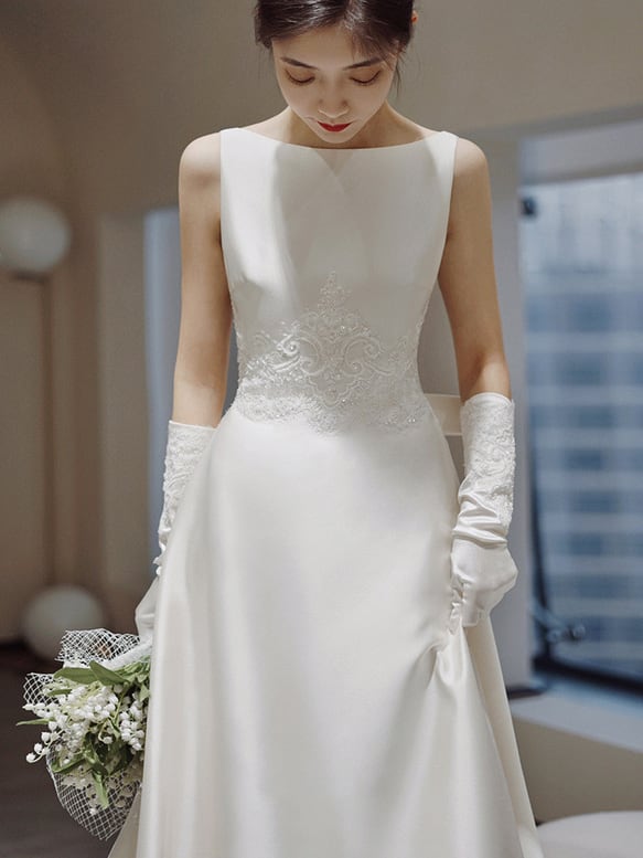 オーバースカート　サテン　ノースリーブ　シンプル　ウエディングドレス