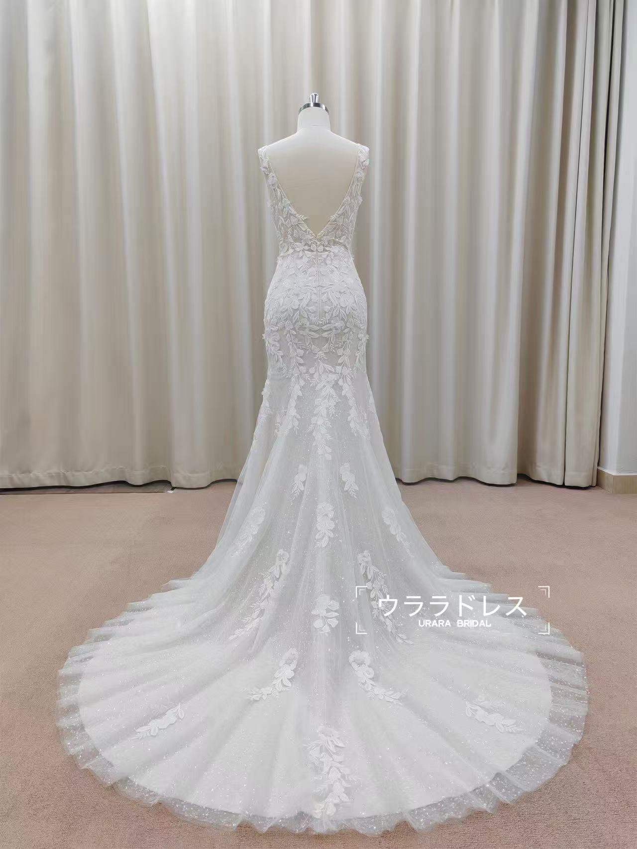 Vネック マーメイドドレス 花モチーフ レース ウェディングドレス ロングトレーン スレンダーライン 大人上品 オーダーメイド可能