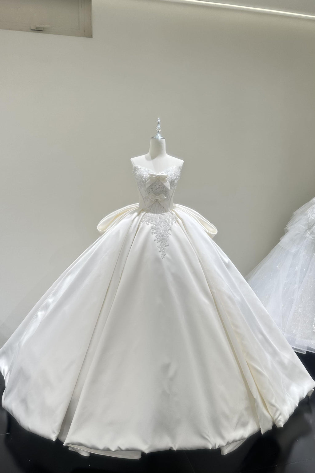 ナチュラルな優雅さ漂う｜軽やかシフォンのフレンチドレス