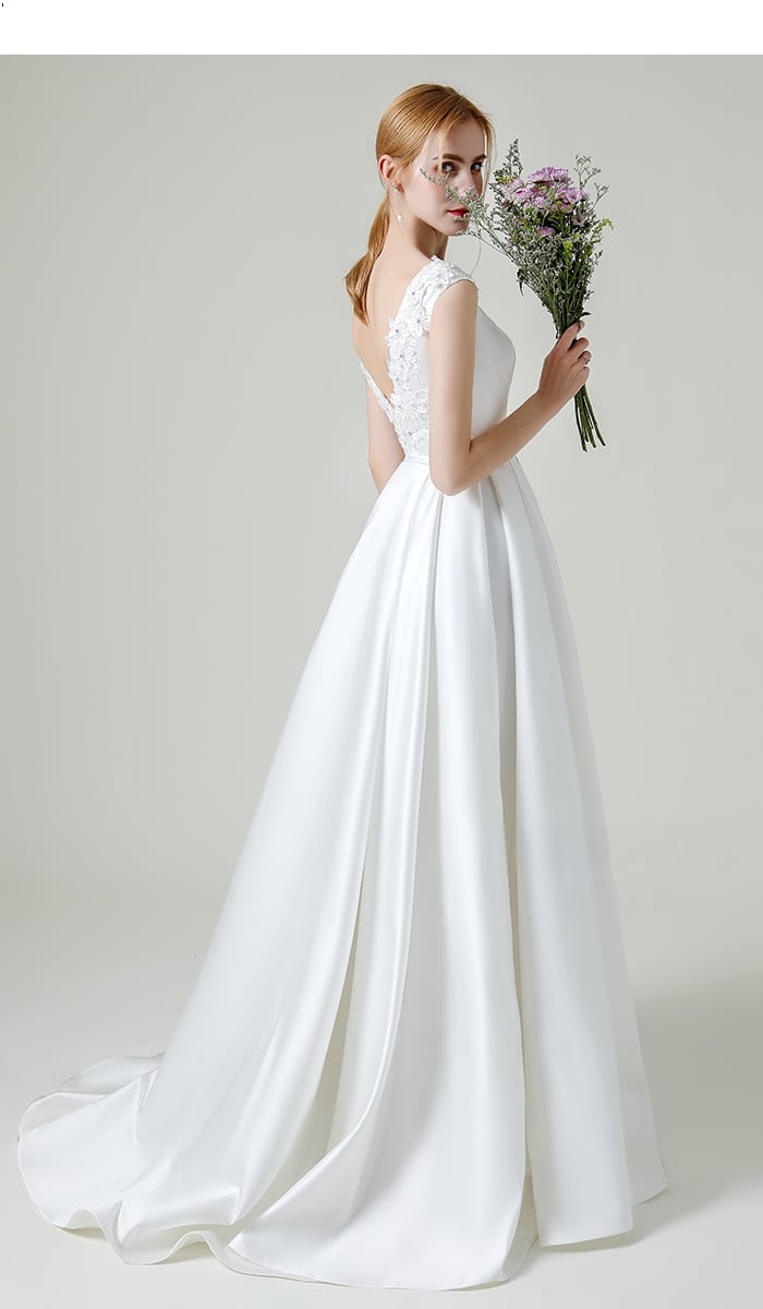 サテンAラインドレス