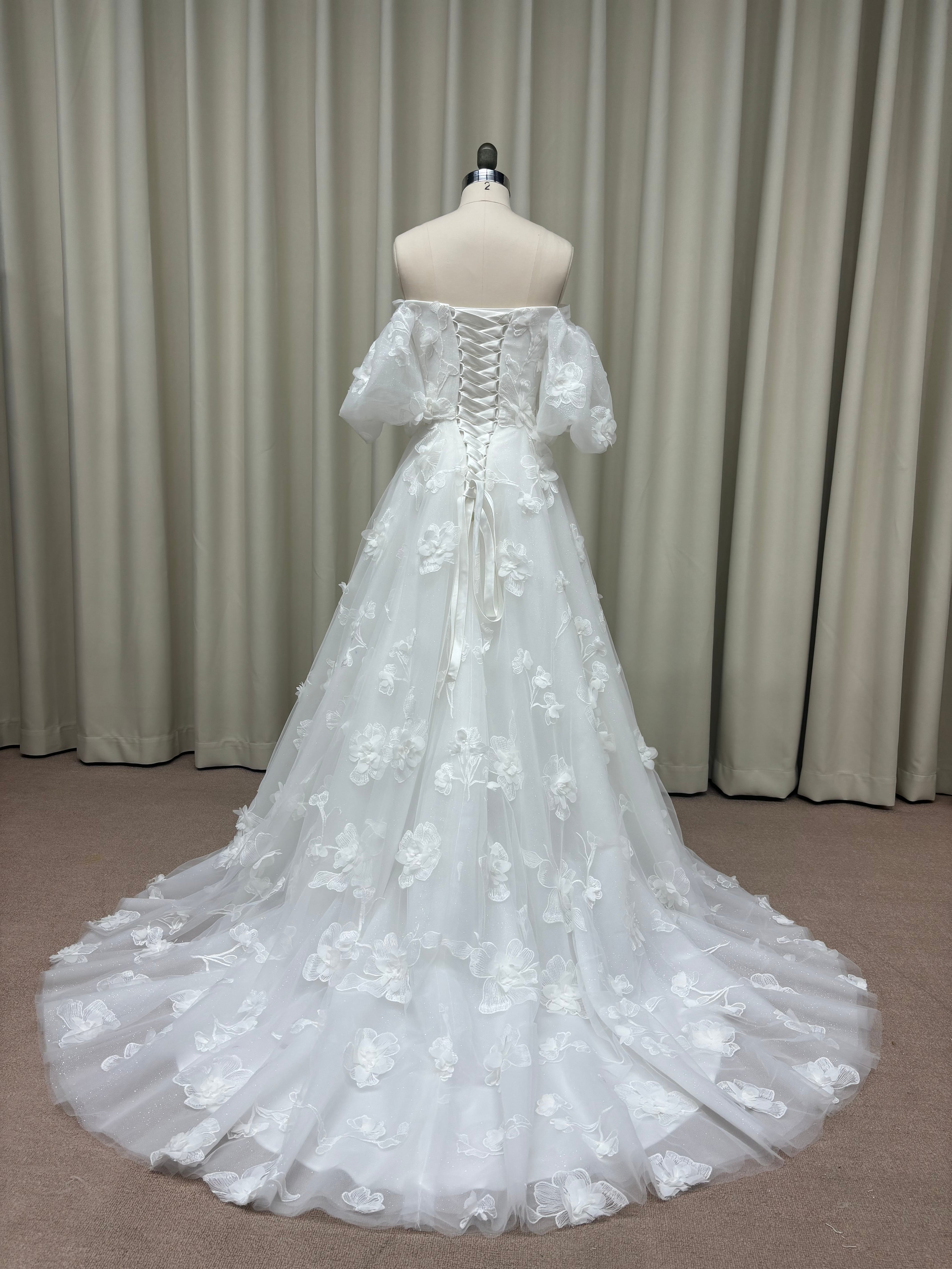 花びら　キラキラ　ベール付き　Aライン　ウェディングドレス　二次会