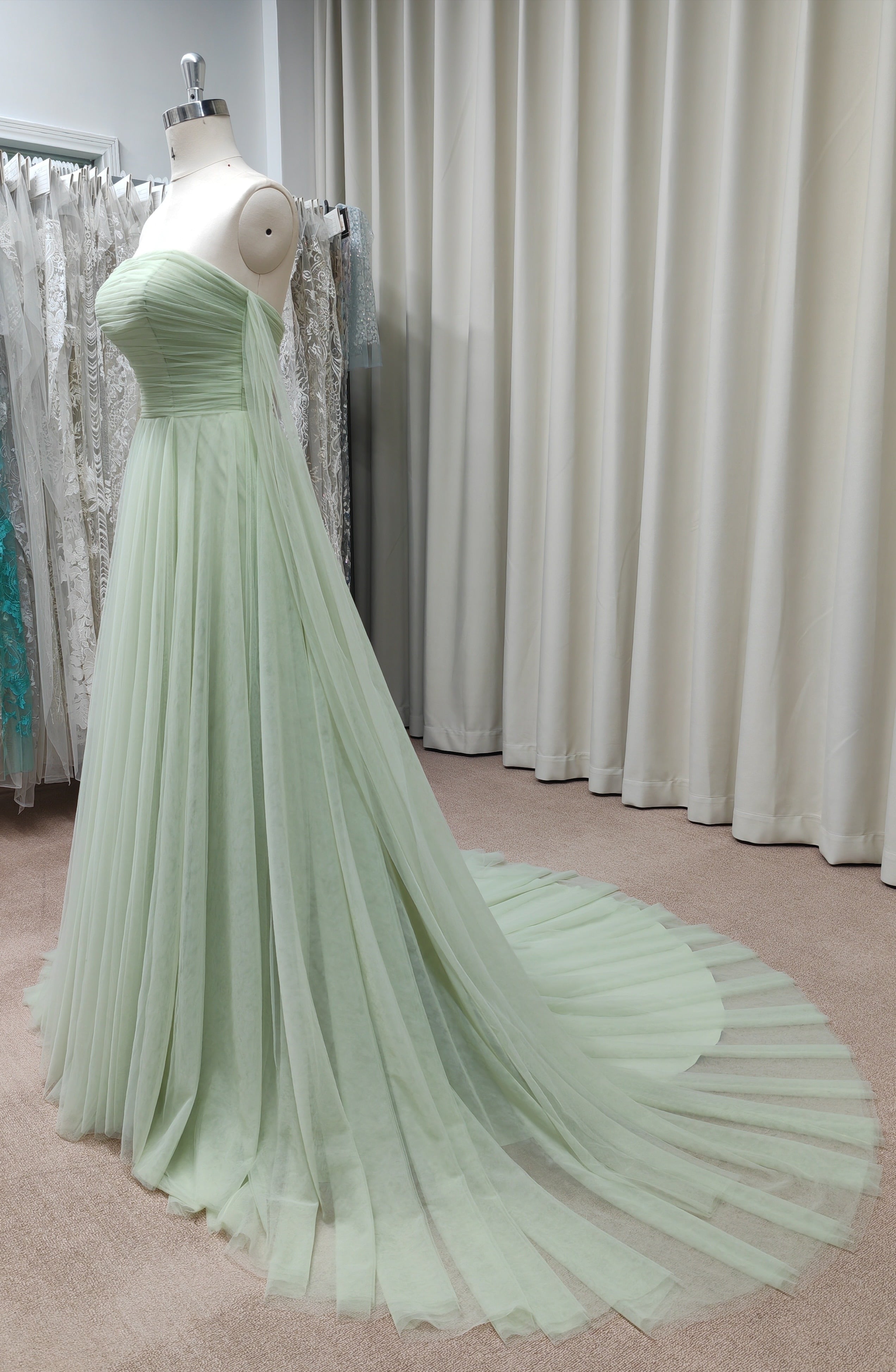 オーダーメイドのウェディングドレスを制作いたします。世界に一つだけの衣装を、高品質で丁寧に仕上げます☆