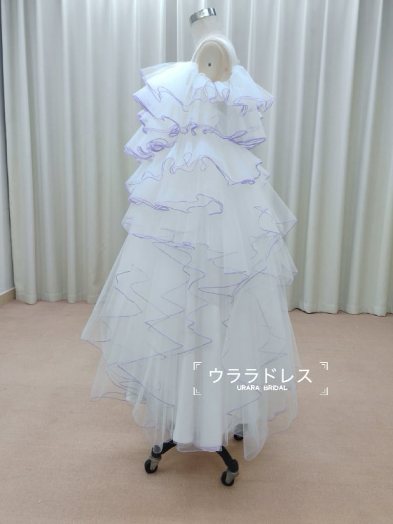 紫のパイピングが可愛い ティアードフリル チュール ウェディングドレス 演奏会 二次会