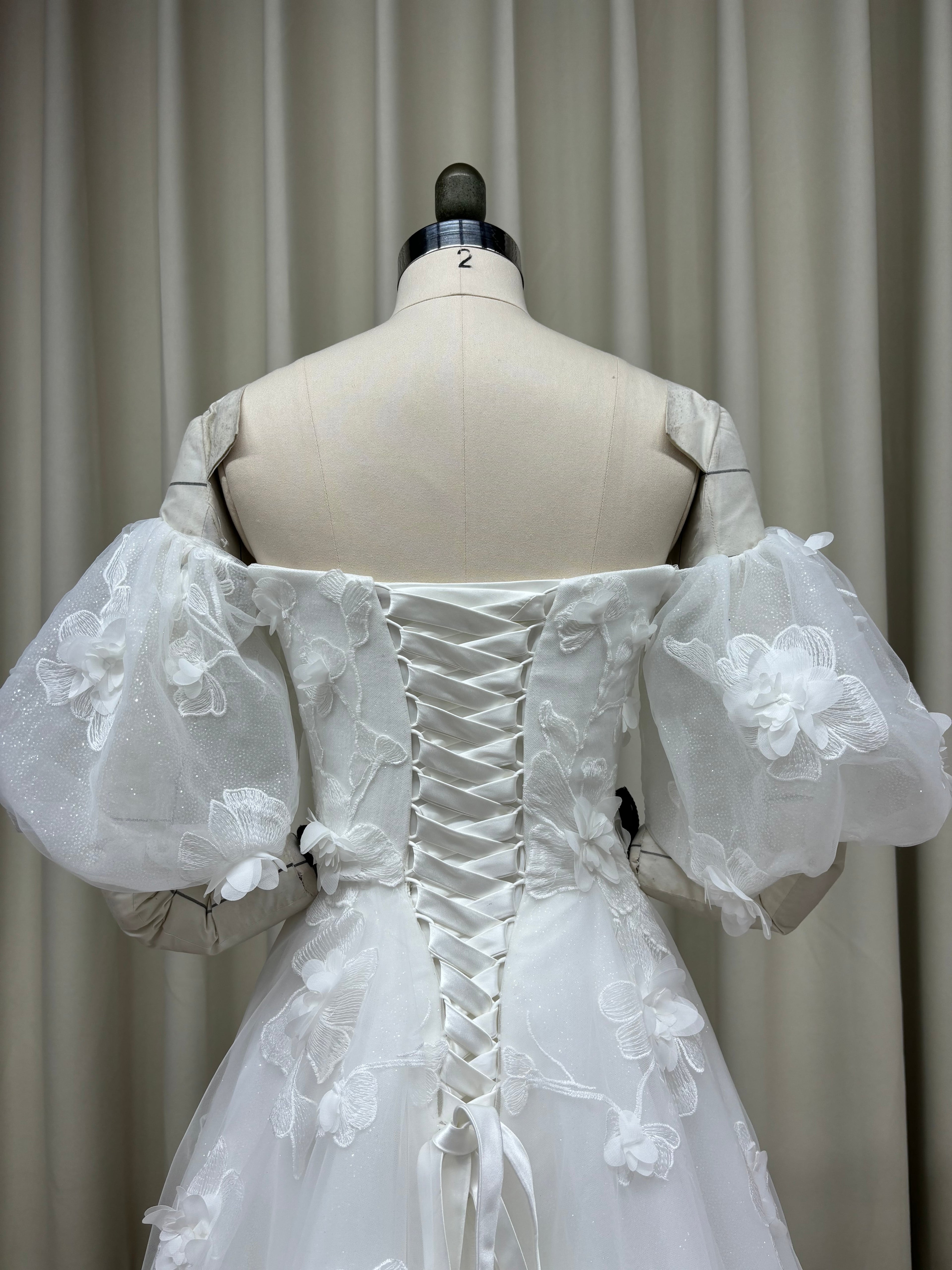 花びら　キラキラ　ベール付き　Aライン　ウェディングドレス　二次会