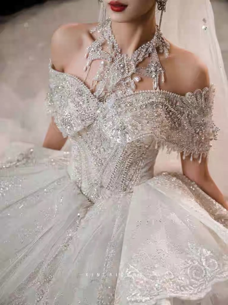 ウェディングドレス ロングベール プリンセスライン 王道 花嫁ドレス ロングトレーン 刺繍レース 豪華 挙式 披露宴 前撮り 動画あり
