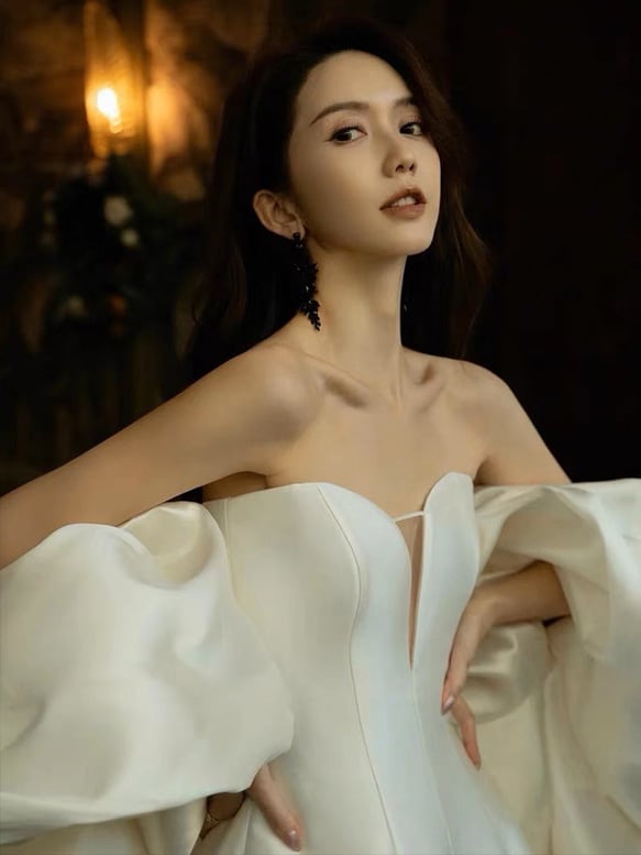 オフホワイト　サテン　ボリューム袖　ウエディングドレス