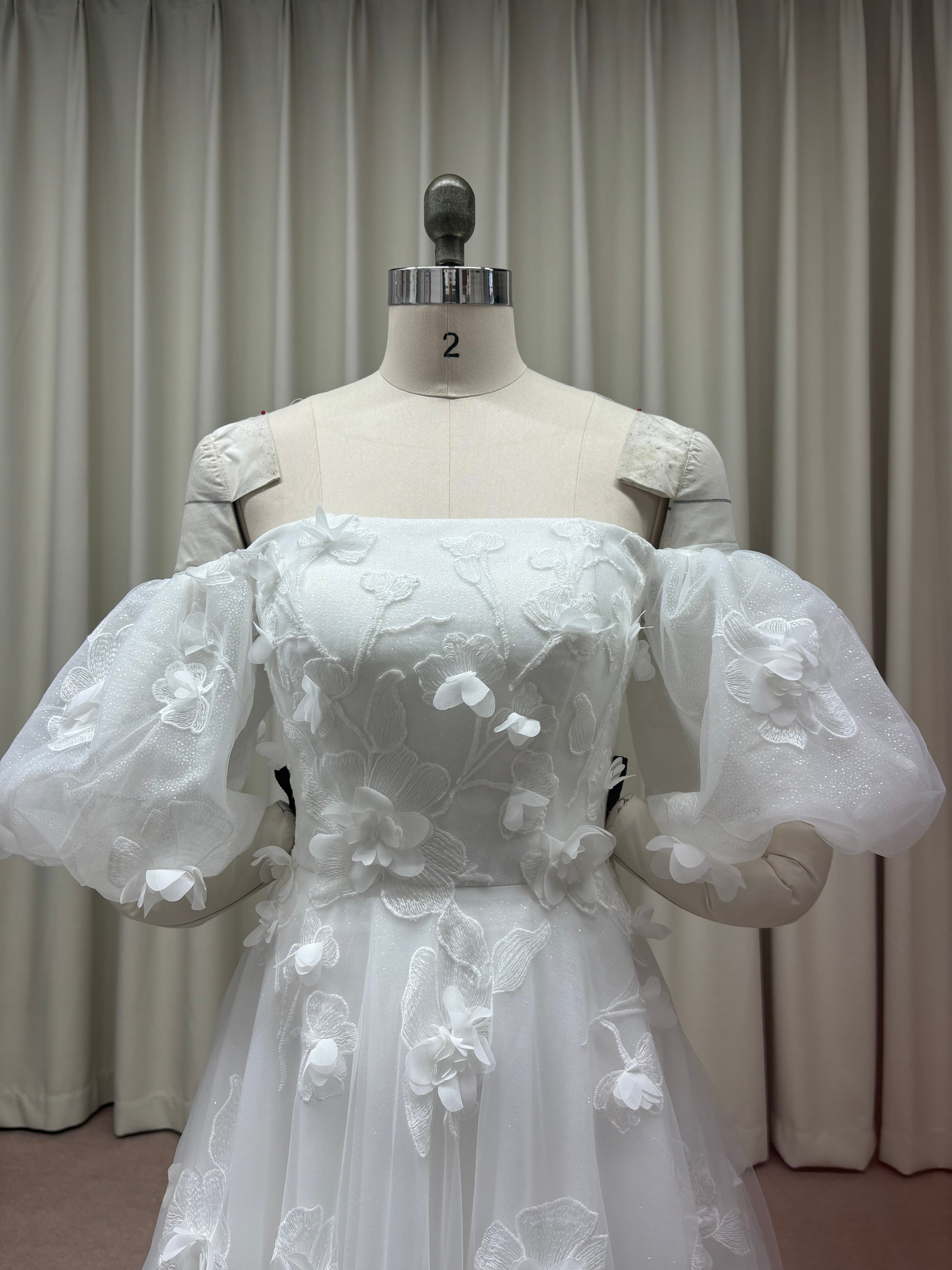 花びら　キラキラ　ベール付き　Aライン　ウェディングドレス　二次会