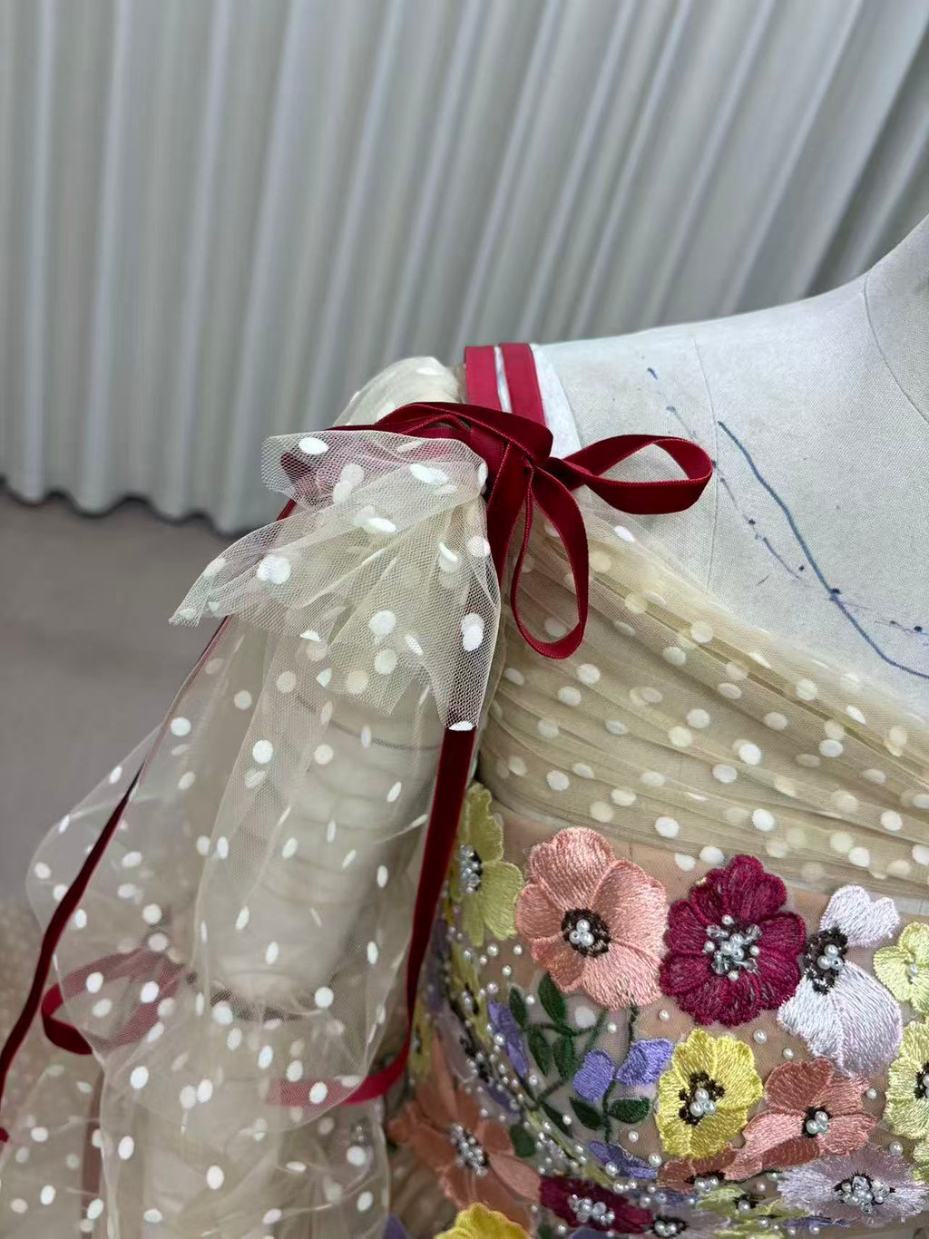 ドットチュール 花刺繍 ワンショルダー カラードレス｜フルオーダー対応