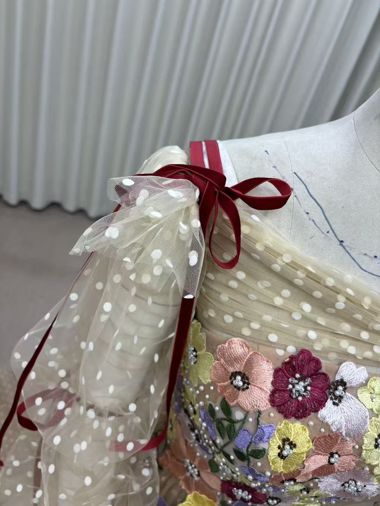 ドットチュール 花刺繍 ワンショルダー カラードレス｜フルオーダー対応