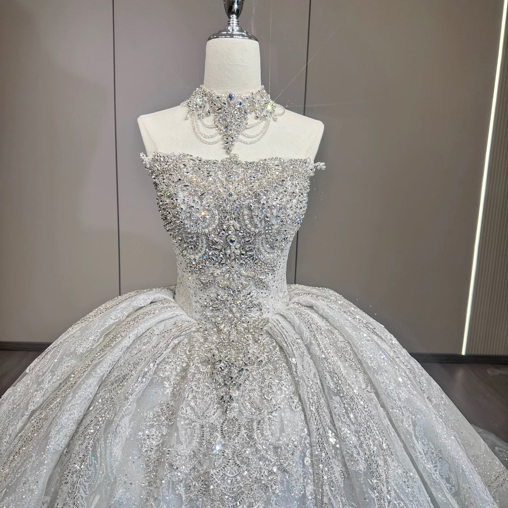 豪华刺繍プリンセスライン ウェディングドレス ロングトレーン ベール付き