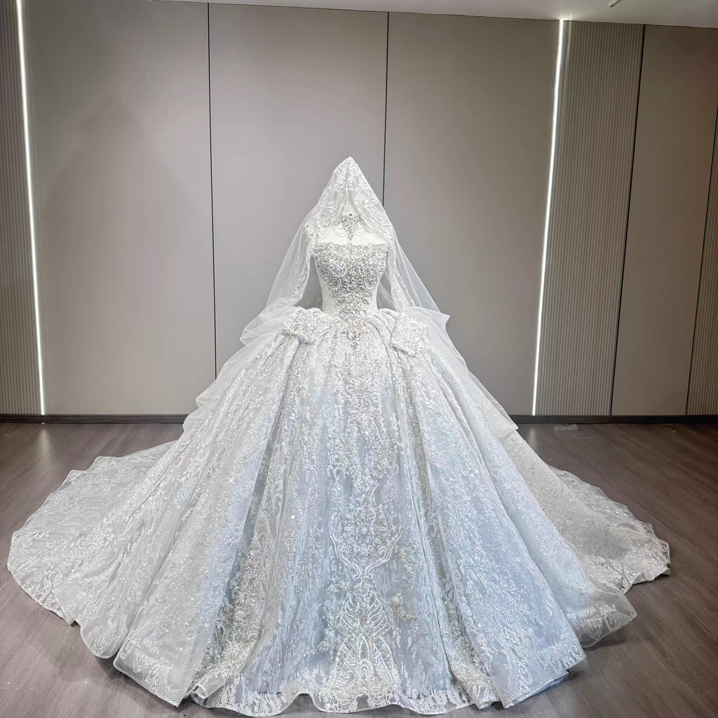 豪华刺繍プリンセスライン ウェディングドレス ロングトレーン ベール付き
