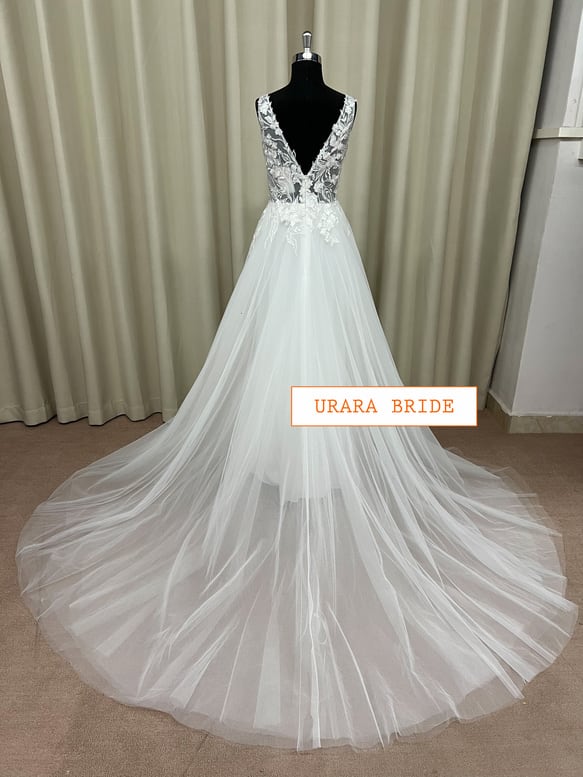 チュールスカート 花柄レースアップリケ Vネックライン ウェディングドレス　前撮り