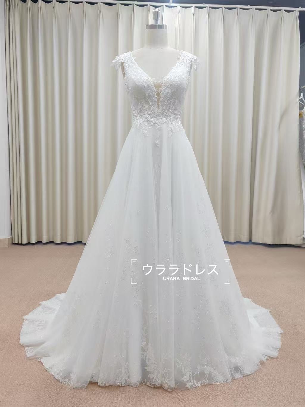 Vネック Aライン ウェディングドレス チュールドレス 軽やか 花嫁ドレス ナチュラル ロングトレーン オーダーメイド可