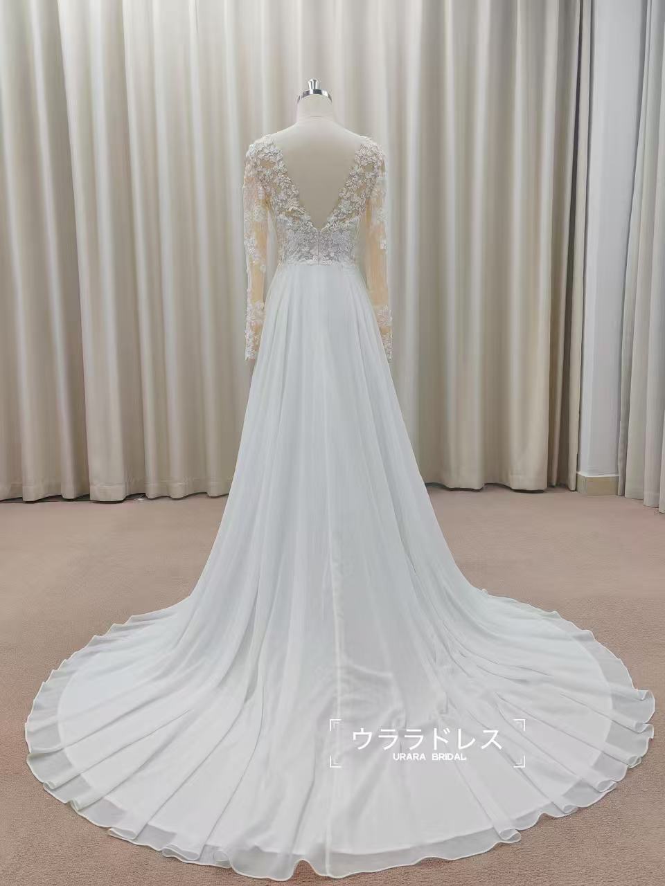 総レース長袖ウェディングドレス｜Vバックが美しいAラインドレス