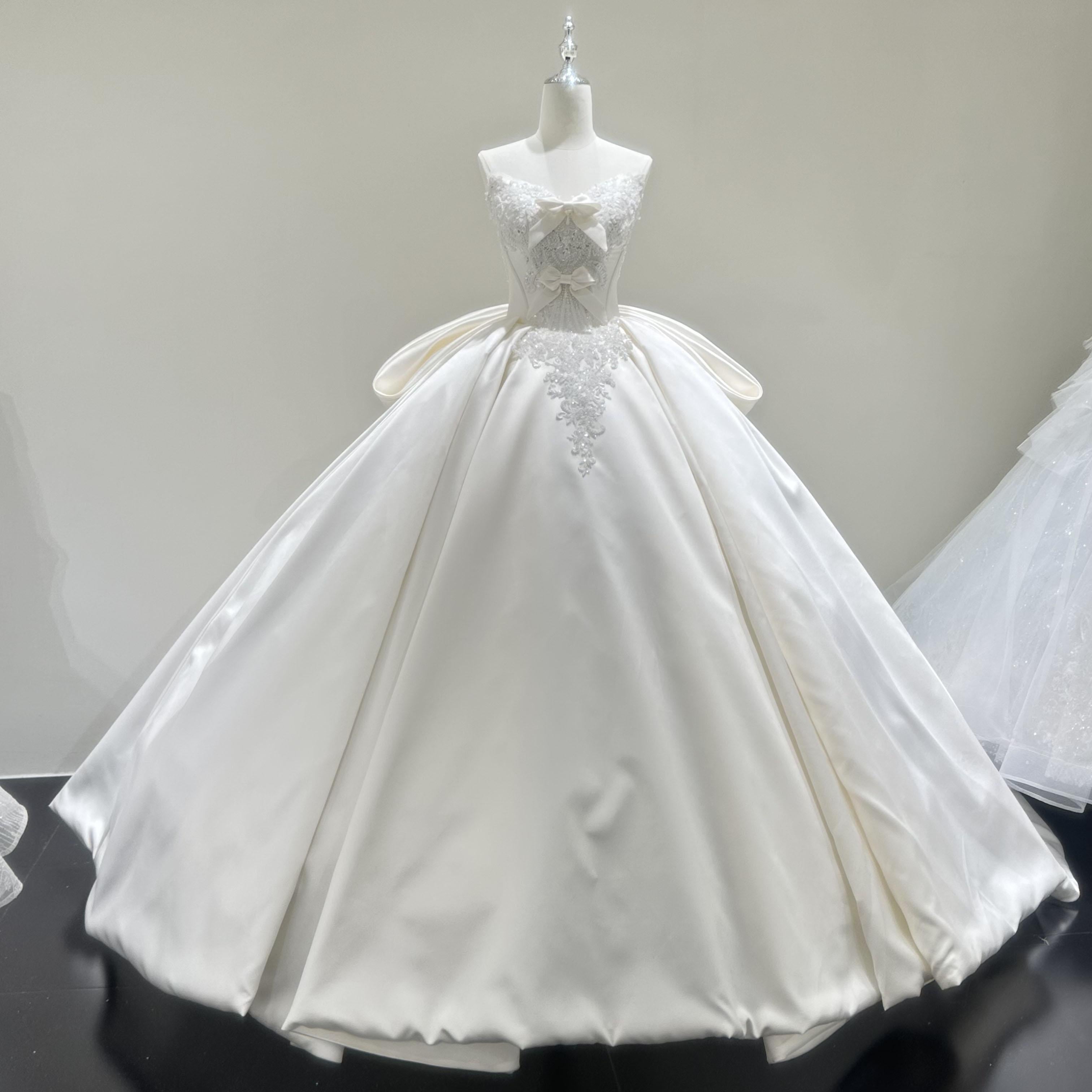 ナチュラルな優雅さ漂う｜軽やかシフォンのフレンチドレス