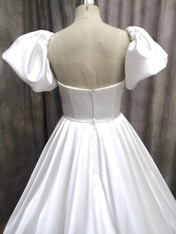 ボリューム袖 オフショルダー プリンセスライン ウェディングドレス　KB22062