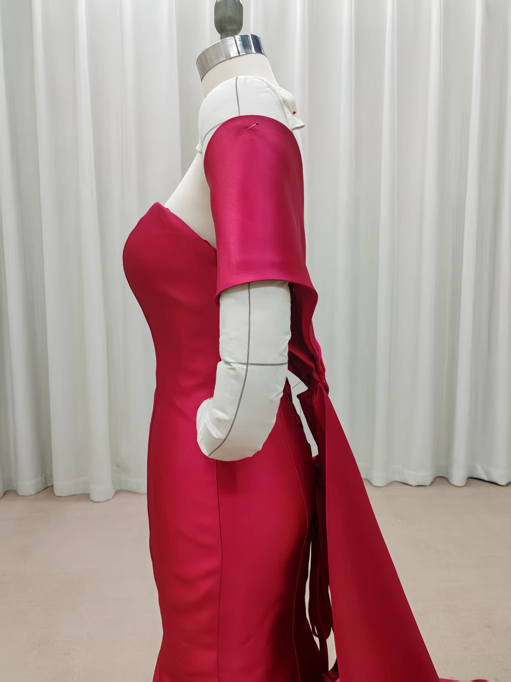 赤ドレス マーメイドライン サテン オフショルダー ロングトレーン 編み上げ 背中リボン ウェディング 二次会 ドレス
