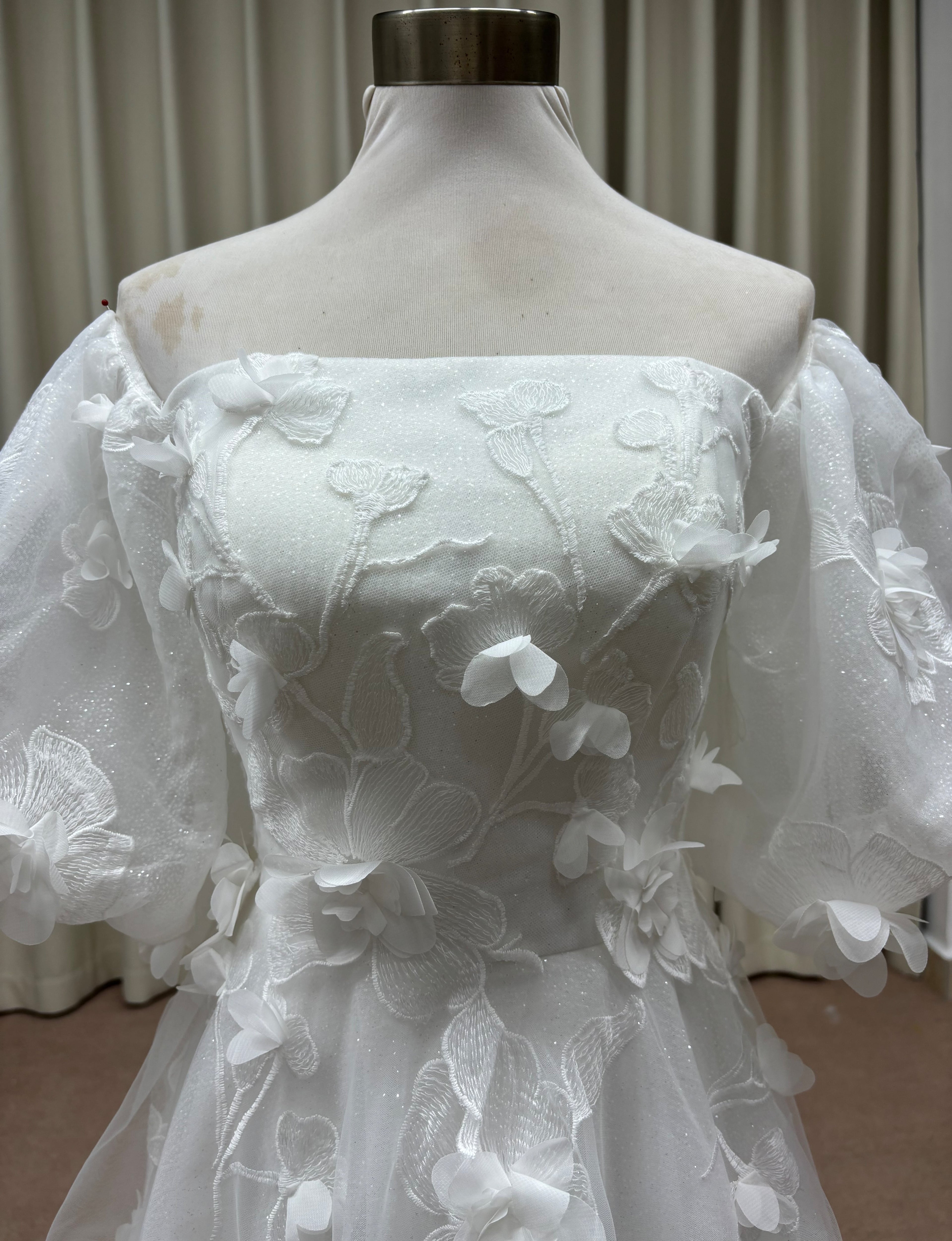 花びら　キラキラ　ベール付き　Aライン　ウェディングドレス　二次会