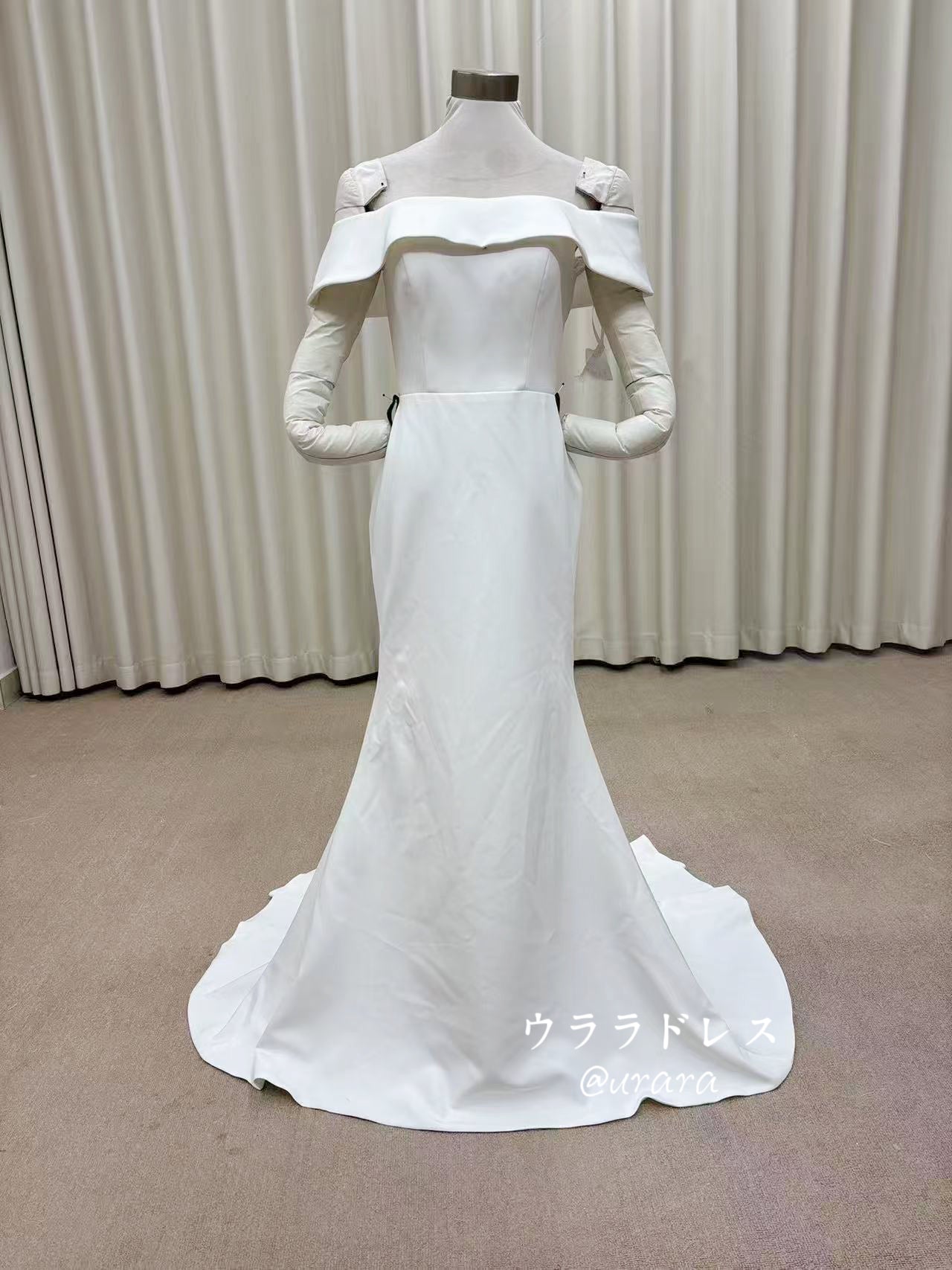 オフショルマーメイドドレス｜シンプル上品ウェディング