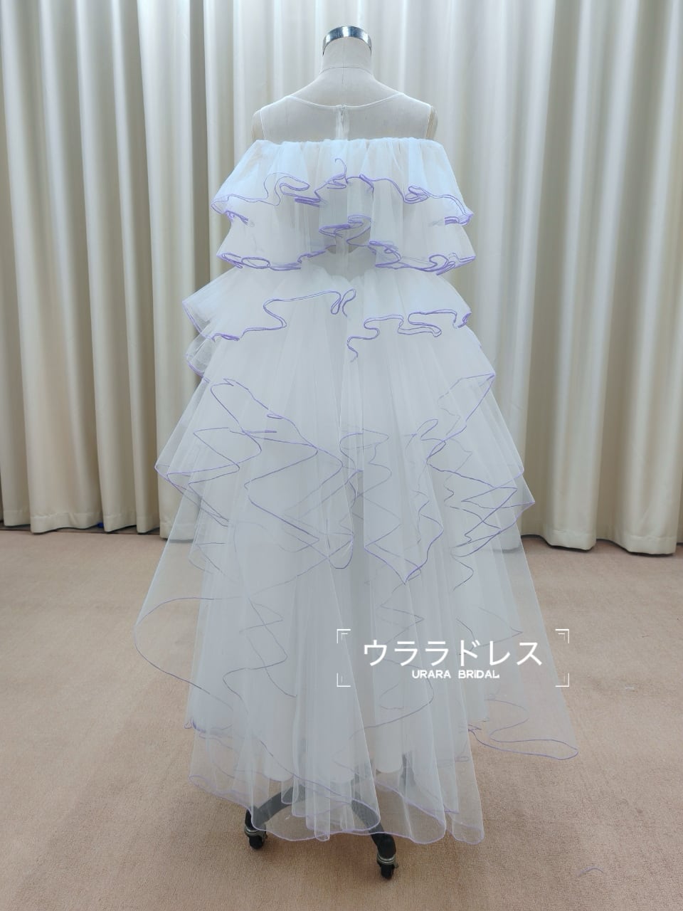 紫のパイピングが可愛い ティアードフリル チュール ウェディングドレス 演奏会 二次会