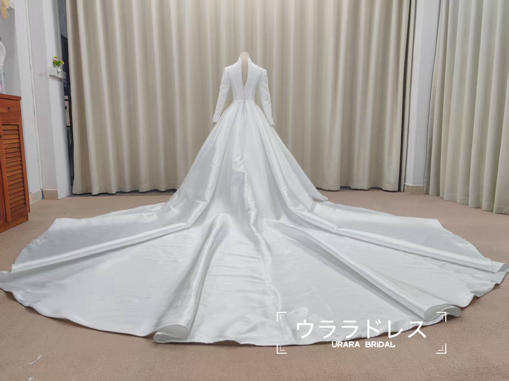 高貴なサテン×レース 長袖ウェディングドレス ロングトレーン クラシカル