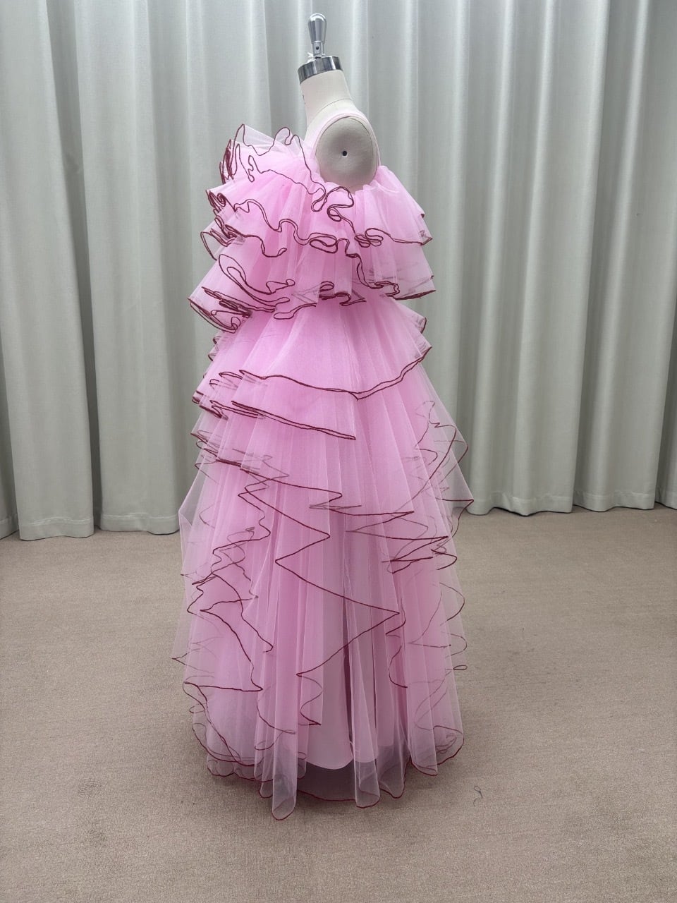 ピンクチュール フリルドレス／立体ラッフルドレス／ボリュームチュールドレス