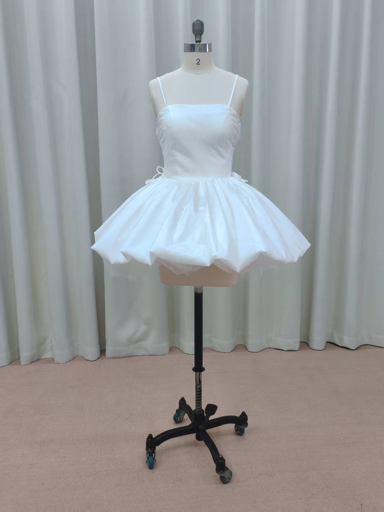 ふんわりチュールのミニドレス｜バックレースアップ・前撮り・二次会に