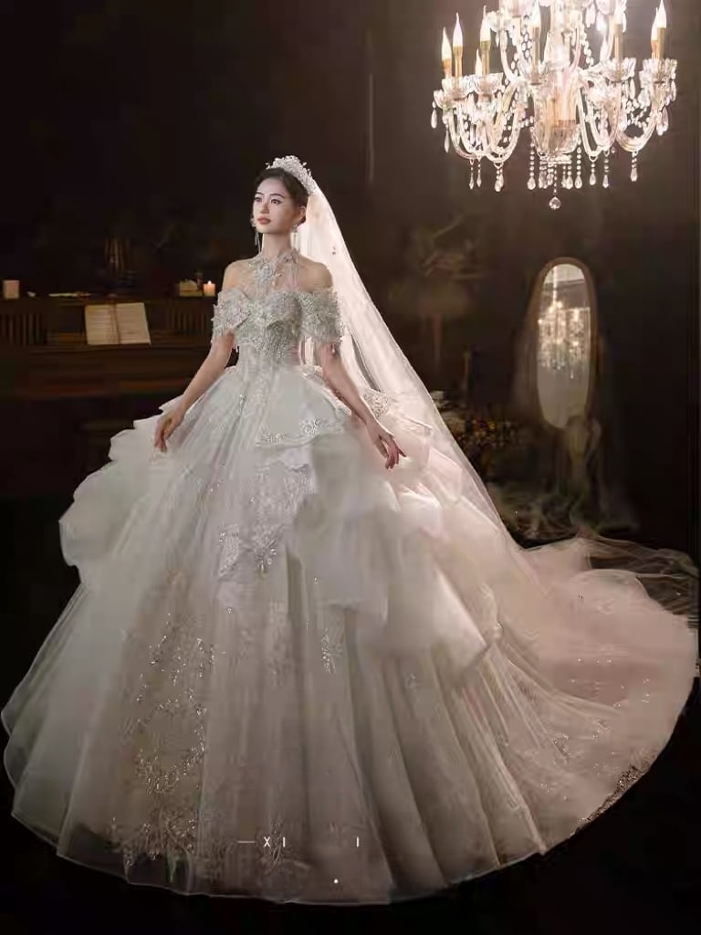 ウェディングドレス ロングベール プリンセスライン 王道 花嫁ドレス ロングトレーン 刺繍レース 豪華 挙式 披露宴 前撮り 動画あり