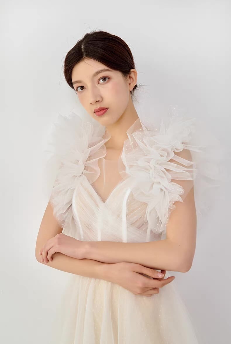 バックV ウェディングドレス 花嫁 フリル袖 チュール ロングドレス 前撮り