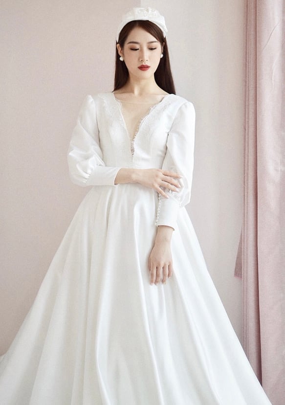 レース　9分袖　シンプル　vネック　ウェディングドレス　胸元デザイン変更可能