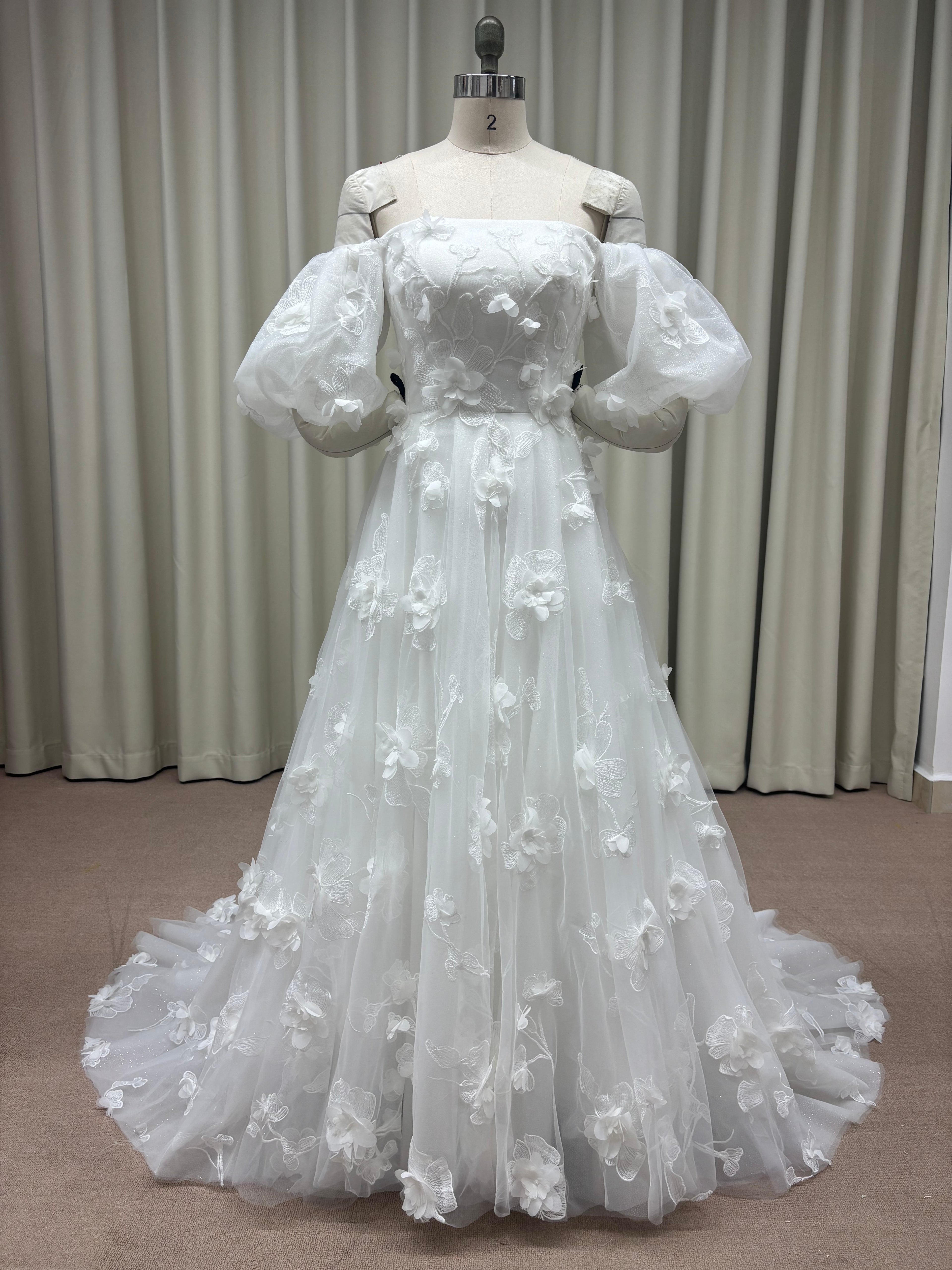 花びら　キラキラ　ベール付き　Aライン　ウェディングドレス　二次会