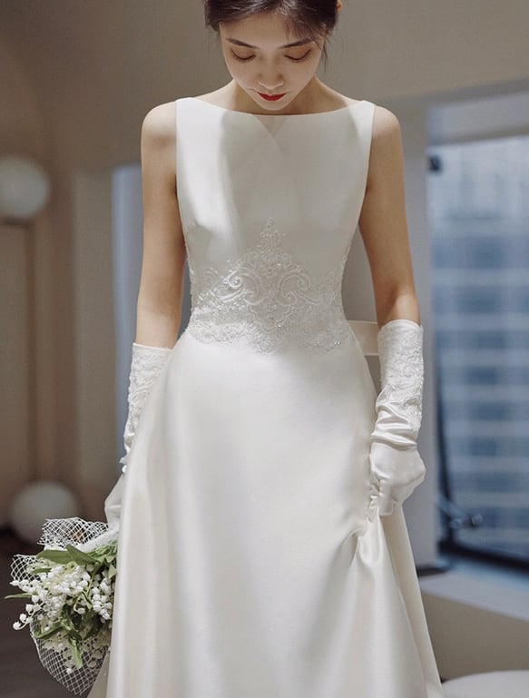 オーバースカート　サテン　ノースリーブ　シンプル　ウエディングドレス