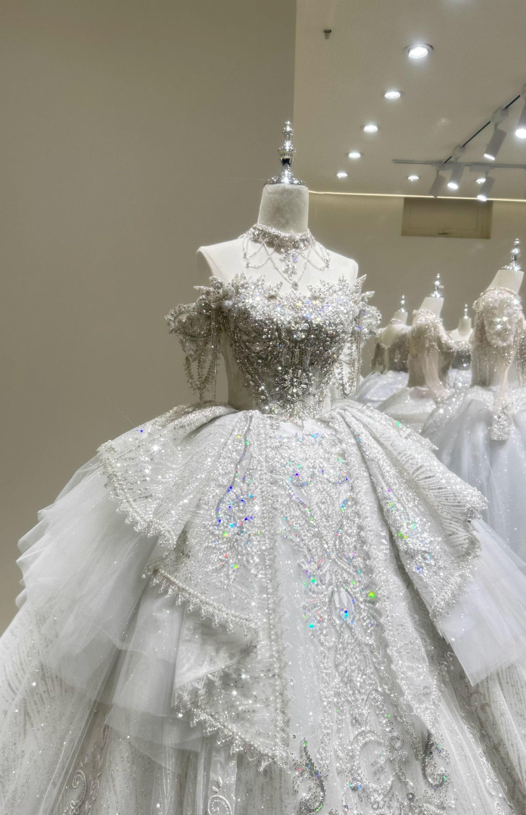 モダンVネックシンプルドレス