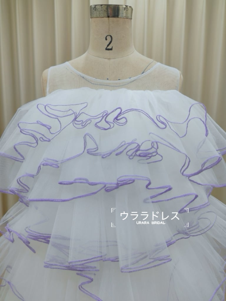 紫のパイピングが可愛い ティアードフリル チュール ウェディングドレス 演奏会 二次会