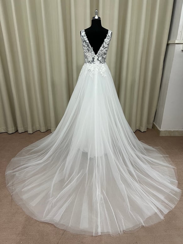 チュールスカート 花柄レースアップリケ Vネックライン ウェディングドレス　前撮り